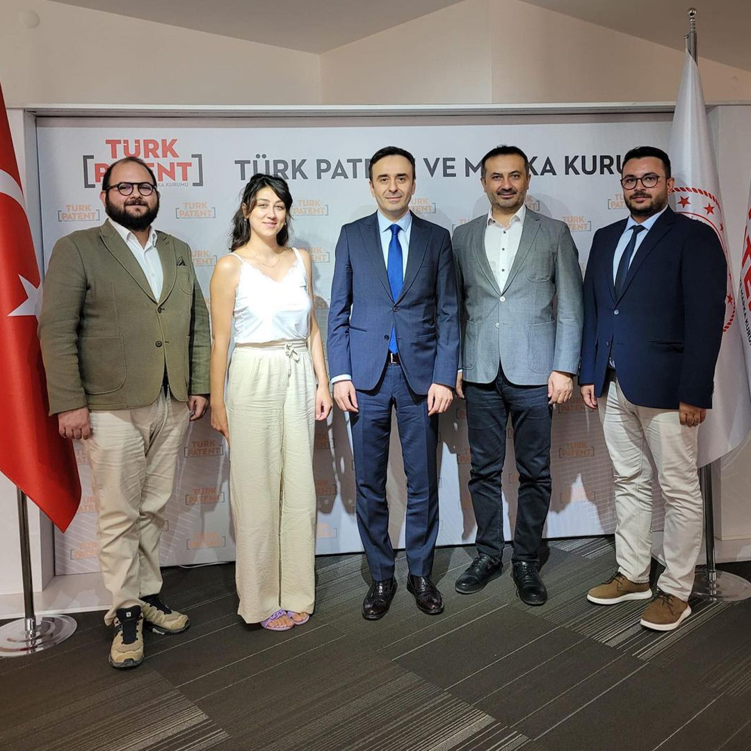 ETMK yönetimi, Türk Patent Enstitüsü Başkanı Cemil Başpınar ile Türk Tasarım danışma konseyi ve 5 yıllık tasarım strateji planı hakkında görüşmeler yaptı.